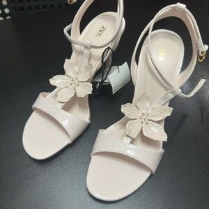 Zara Women's Beige Sandals with Floral Detail